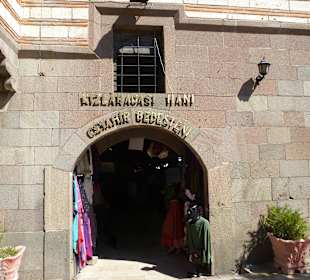 Seiteneingang zum Basar