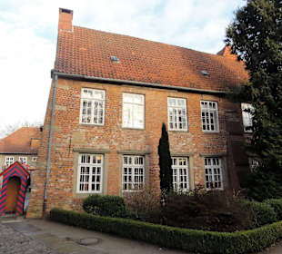 Außenansicht der Burg Blomendal