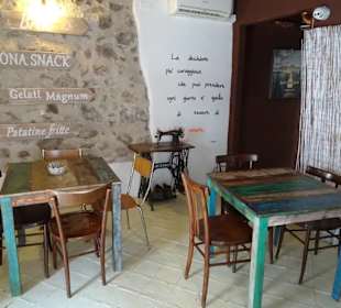 Blick in die Gasträume der Bar Yesterday