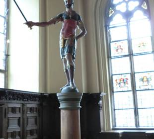 Figur im großen Saal