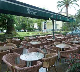 Mit großer Terrasse zum Hafen