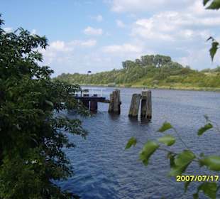 Dalben und Anlegesteg im NOK.