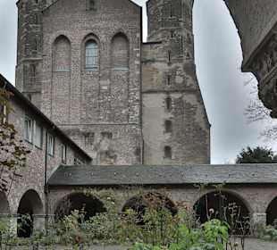 Kreuzgang mit "Paradiesgarten"