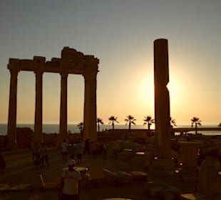 Ein magisches Feuer am Monument 