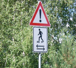 Achtung Skater kreutzt