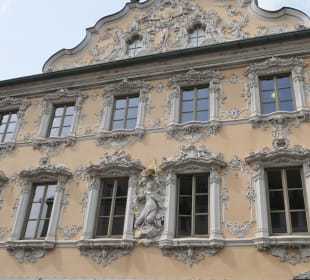 Das Haus zum Falken am Marktplatz von Würzburg