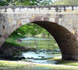 Blick durch einen Bogen der Werrabrücke
