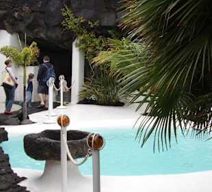 Der Pool in der Lavahöhle