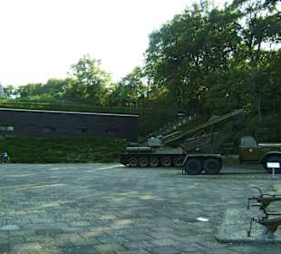 Außenbereich vor Gedenkstätte