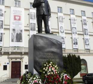 Lech Kaczynski Denkmal Plac marsz. J. Piłsudskiego