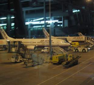 Flugzeuge bei Nacht