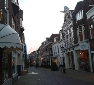 Einkaufsstraße vor dem Restaurant in Voorburg
