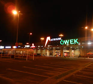 Einkaufscenter bei Nacht