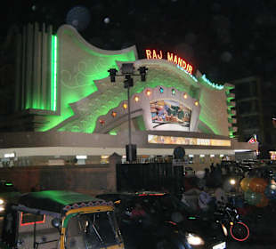 Bollywood-Kino um die Ecke zur Orientierung