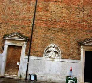 Die Eingangsbereiche der Häuser