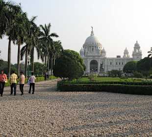 Kleiner, kostenpflichtiger Park ums Victoria Memor