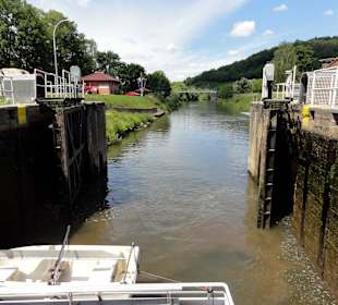 Einfahrt in die alte Fuldaschleuse