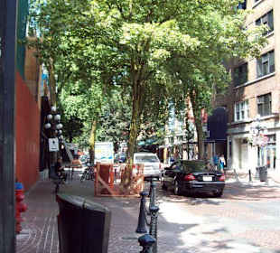 Eine Straße der historischen Innenstadt Vancouvers