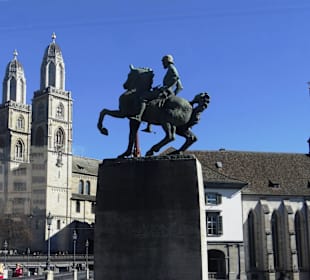 Собор Гроссмюнстер и памятник мэру  Вальдману