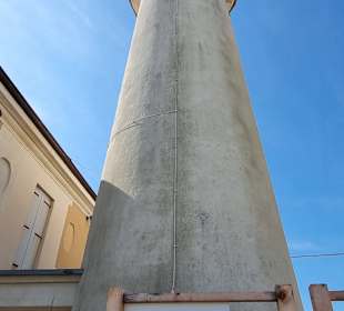 Am Turm direkt gehört der Ital.Marine