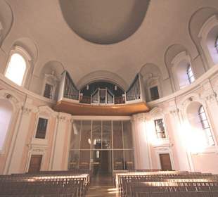 Blick auf die Orgelempore