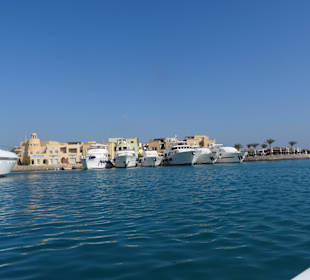 Mit dem Motorboot durch klein Venedig von Ägypten