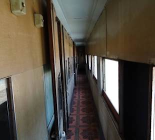 Gang vor den Abteilen