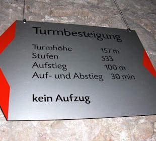 Beschreibung beim Aufgang des Südturms