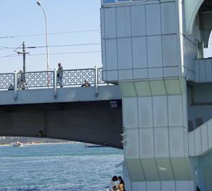 Blick auf Brückenpfeiler