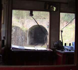 Einfahrt in den Berg