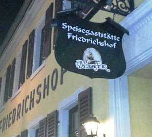 Nicht zu übersehen! Eingang ist gleich die Theke