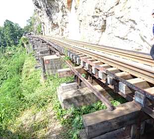 Zu Fuß über die Holzbrücken
