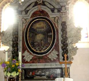 Der Altar der Kirche St. Firminus