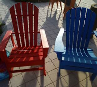 Stühle auf der MSC Insel