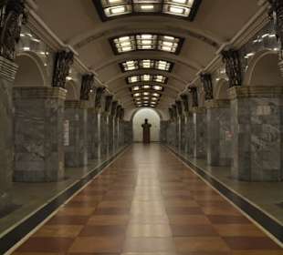 Eine der vielen prächtigen Metro-Stationen