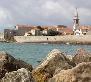 Hinter der Stadtmauer