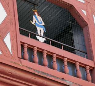 Altes Rathaus mit einer Pendeluhr