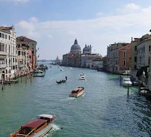Blick von der  Accademica Brücke
