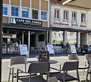 Außenbestuhlung und Vordereingang