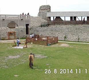 Nádvorie s množstvom atrakcií a hier 