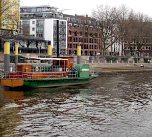 Alter Raddampfer im Martini-Viertel