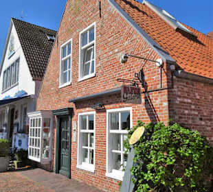 Häuser am Hafen von Greetsiel