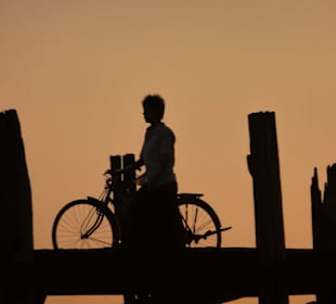 U-Bein Brücke im Sonnenuntergang