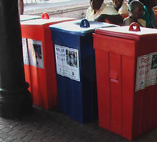 Abfalltonne mit Bezeichnung