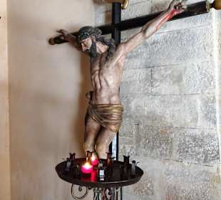 Skulpturen in der Kirche Notre-Dame del Prat