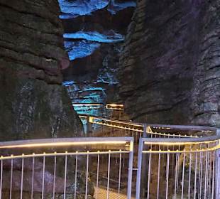 Grotta Cascata Varone