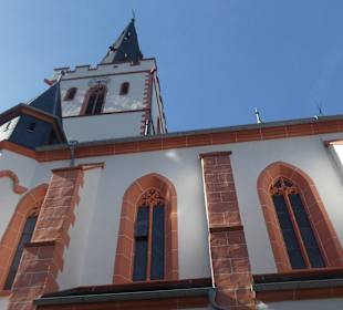 Am Marktplatz: die ev. Stiftskirche St. Goar