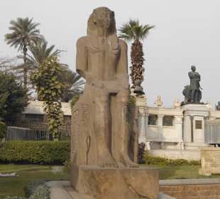 Ausstellung vor dem Museum.