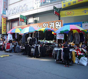 Einkaufsmarkt in koreanischer Tradition