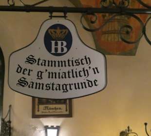 Im Hofbräuhaus bei den Stammtischen
